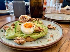 牛油果煮蛋吐司-RAC BAR(安福路店)