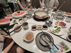 鸡肉-洪氏嗨捞·广东猪肚鸡·椰子鸡火锅(西咸万象城店)