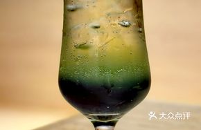 Green Wheat Grass Sparkling Water
