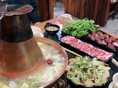 -果松木炭酸菜铜火锅·外婆参鸡汤