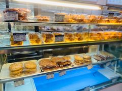 面包甜点陈列柜-白玉兰食品(汇联商厦店)