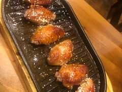 料理烤焦香翅中-老东镇啤酒屋海鲜加工·蒸汽海鲜·海鲜烧烤(台东店)
