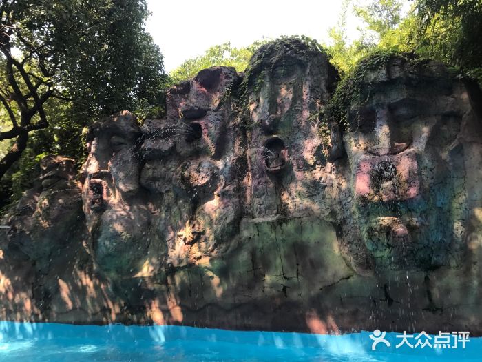 热带风暴水上乐园霹雳河图片