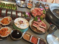 -围炉肉舍•炭烤活鳗•丹东海鲜烤肉(步行街店)