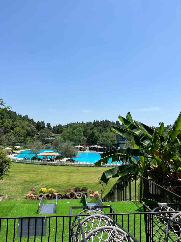 美朵鸟山悦宴中餐厅-"整个环境还是蛮好的,而且比较大,自有湖,.