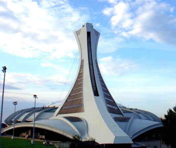 蒙特利尔塔-"缆车上山的入口有吉尼斯世界纪录的标示,感.