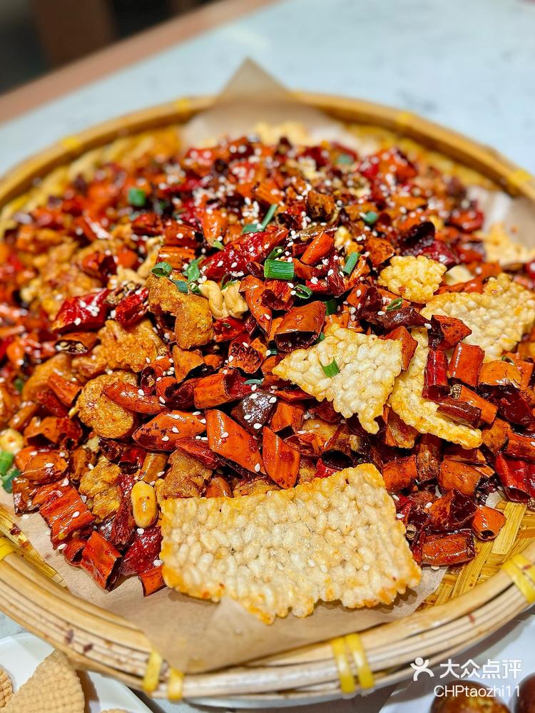 是谁发明的辣子鸡里加酥酥大米锅巴和脆脆小麻花