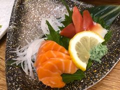 刺身盛盒（三文鱼、白极贝）-桃太郎创作料理(大坪店)
