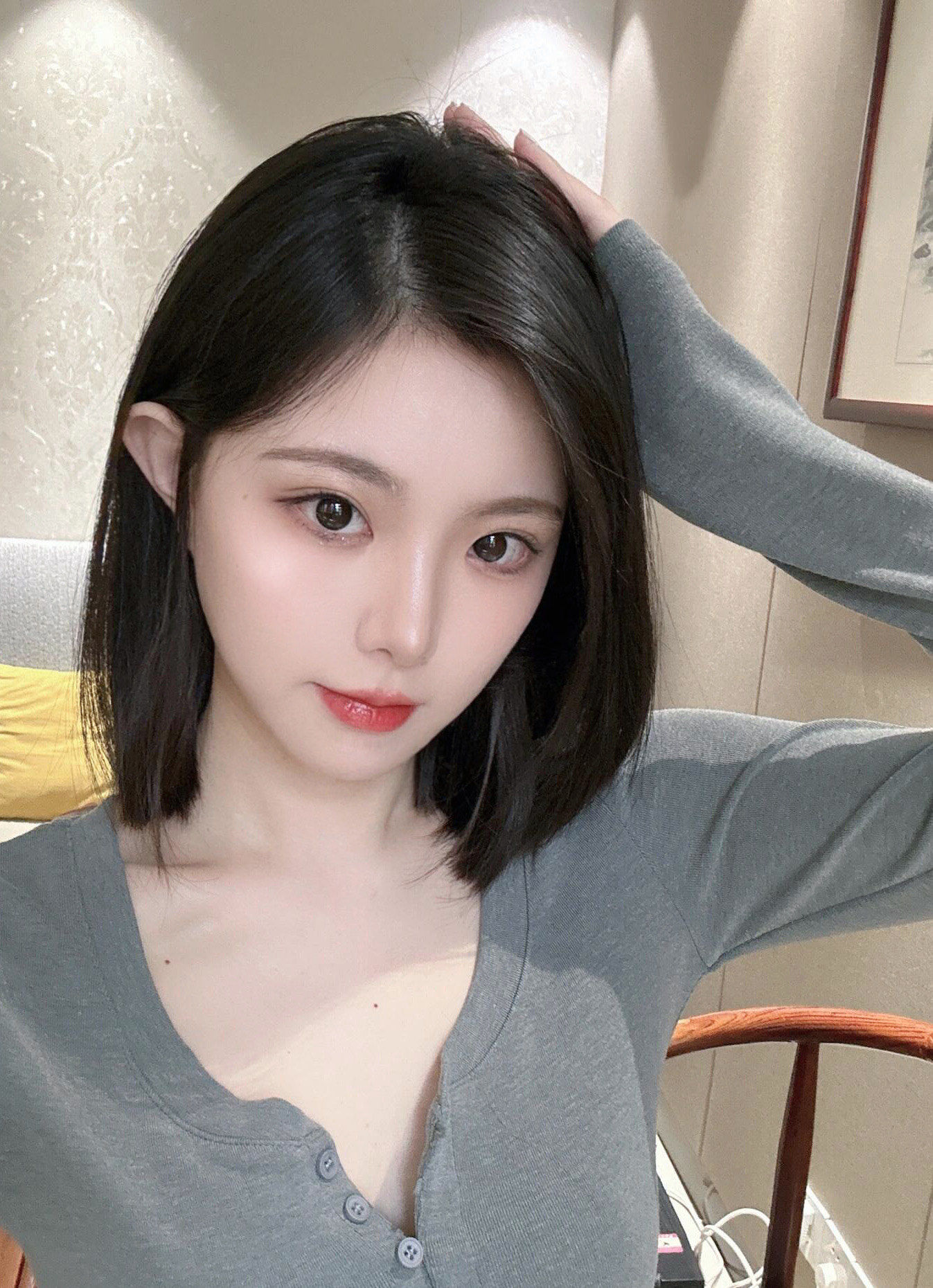 后悔没有早点去剪这款披肩发
方圆脸女生一定要尝试的免打理披肩