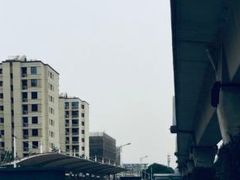 -佘山地铁站-停车场