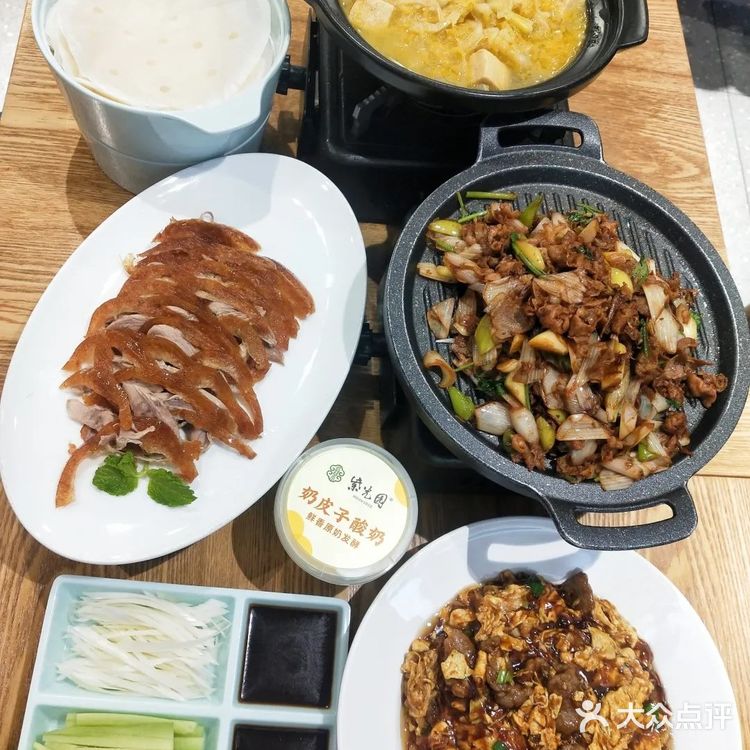 贝勒爷烤羊肉很好吃，几乎这一份都让我吃了