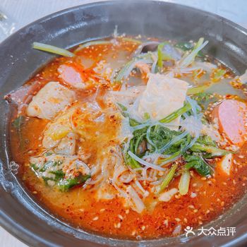 这是一个古老的问题,我上学那会,二高麻辣烫是在校门口
