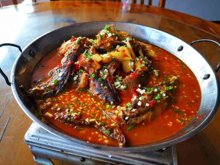 鸿运楼-"住店的老板推荐的这家饭店,总体味道不错."-大众点评移动版