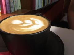 咖啡牛奶-彳亍咖啡·这里(水湾路店)