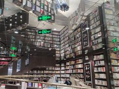 -钟书阁(群光广场店)