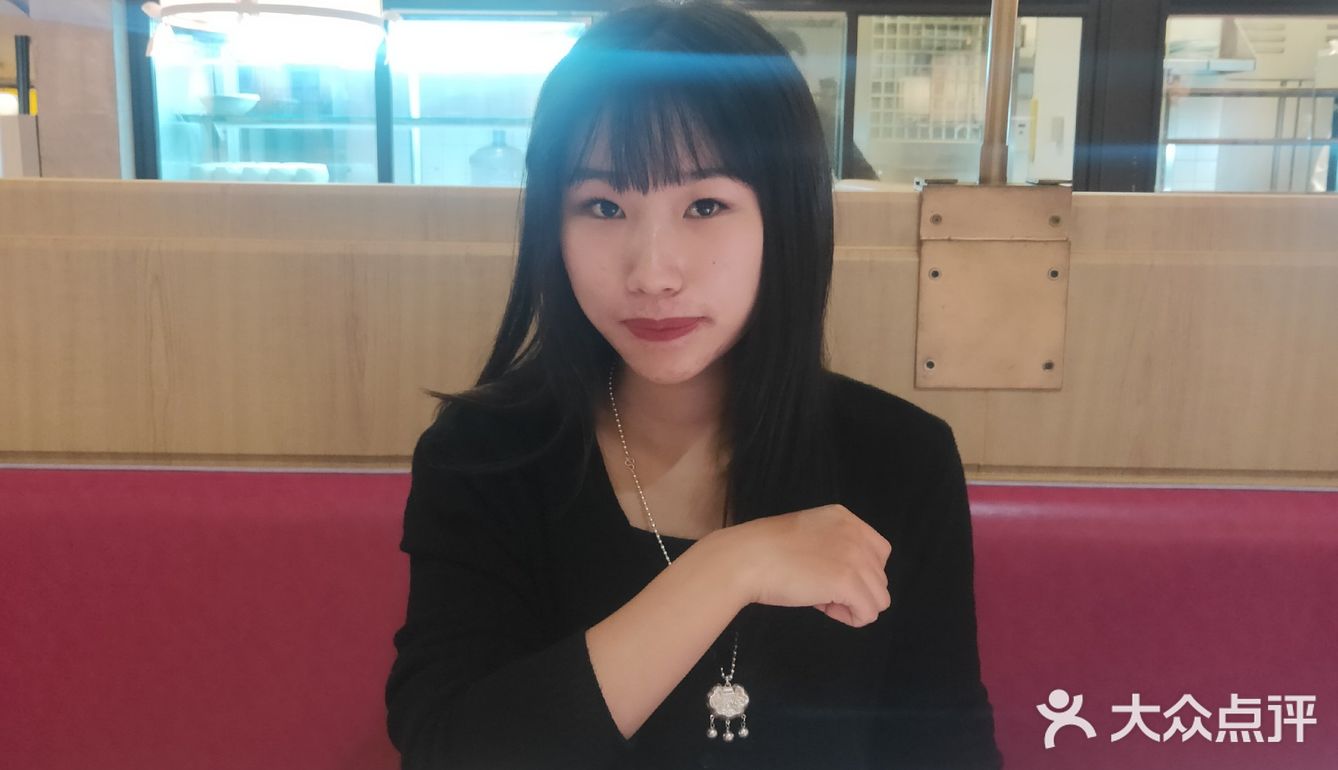 与美女吃饭本身就是一件很愉快的事情🦆