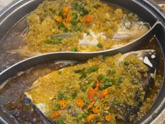 -阿瓦山寨·湘菜现炒·剁椒鱼头王(咸阳总店)