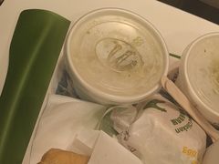 -麦当劳(上海虹桥站30B检票口楼上)