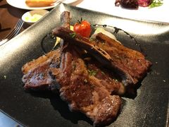 风味烤羊排配芥末酱烤蔬菜-卡本妮法餐厅·北京和平宾馆