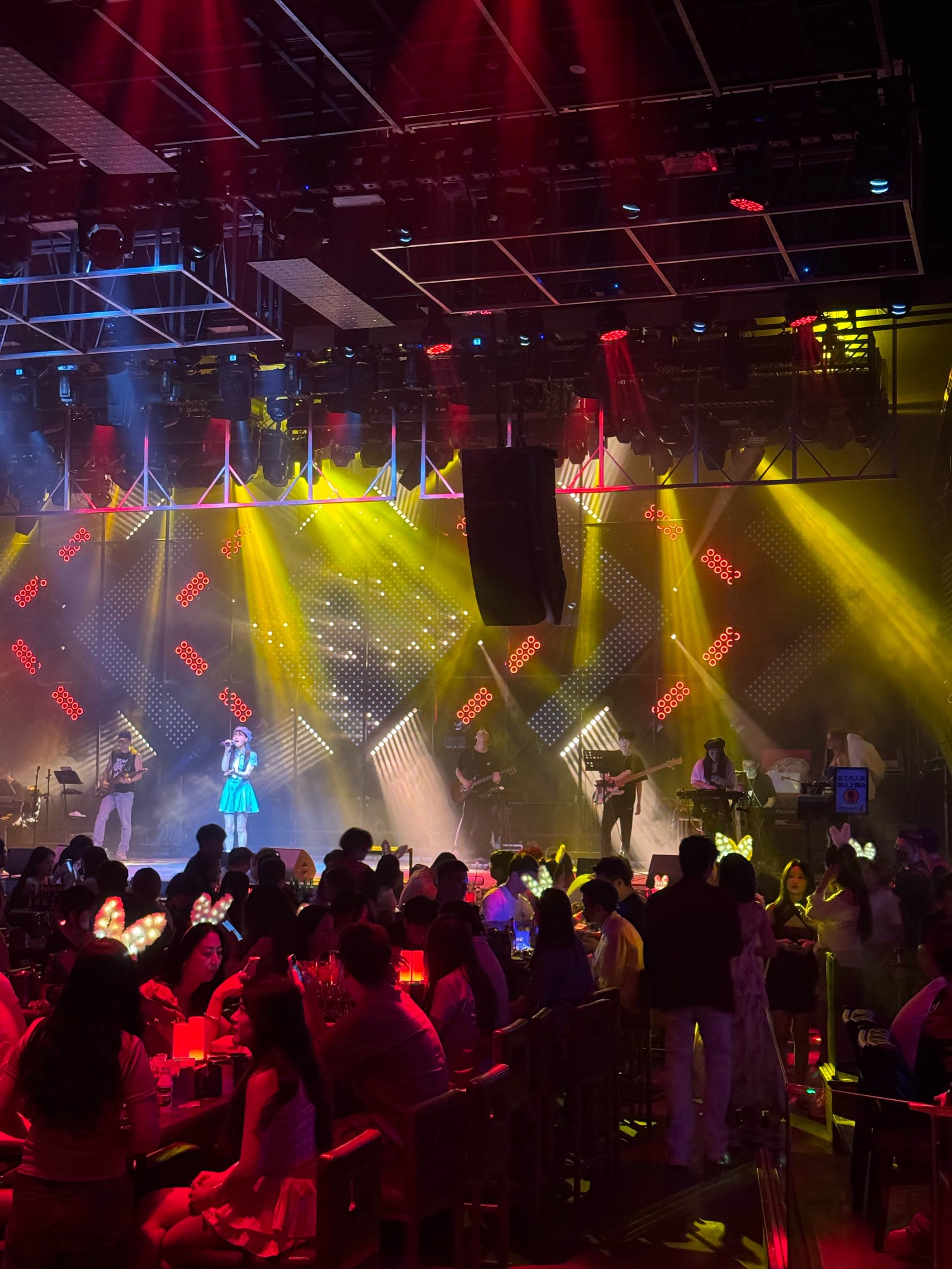 n#潮流夜生活 #酒吧 #网红酒吧打卡 #附近看live好去处 
73升级