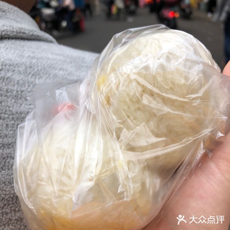 糯米饭1块5起卖，要大一点就是2块，吃起来香软糯