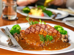 -Chom Cafe and Restaurant