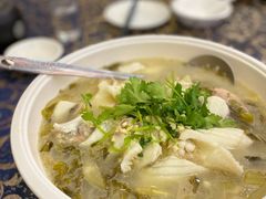 酸菜煮鲩骨腩-祈胜邨•顺德鱼生•顺德菜(容桂店)