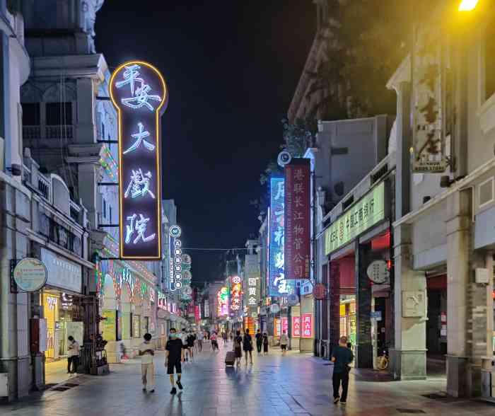 打分 在广州上下九应该是个有历史的电影院来的