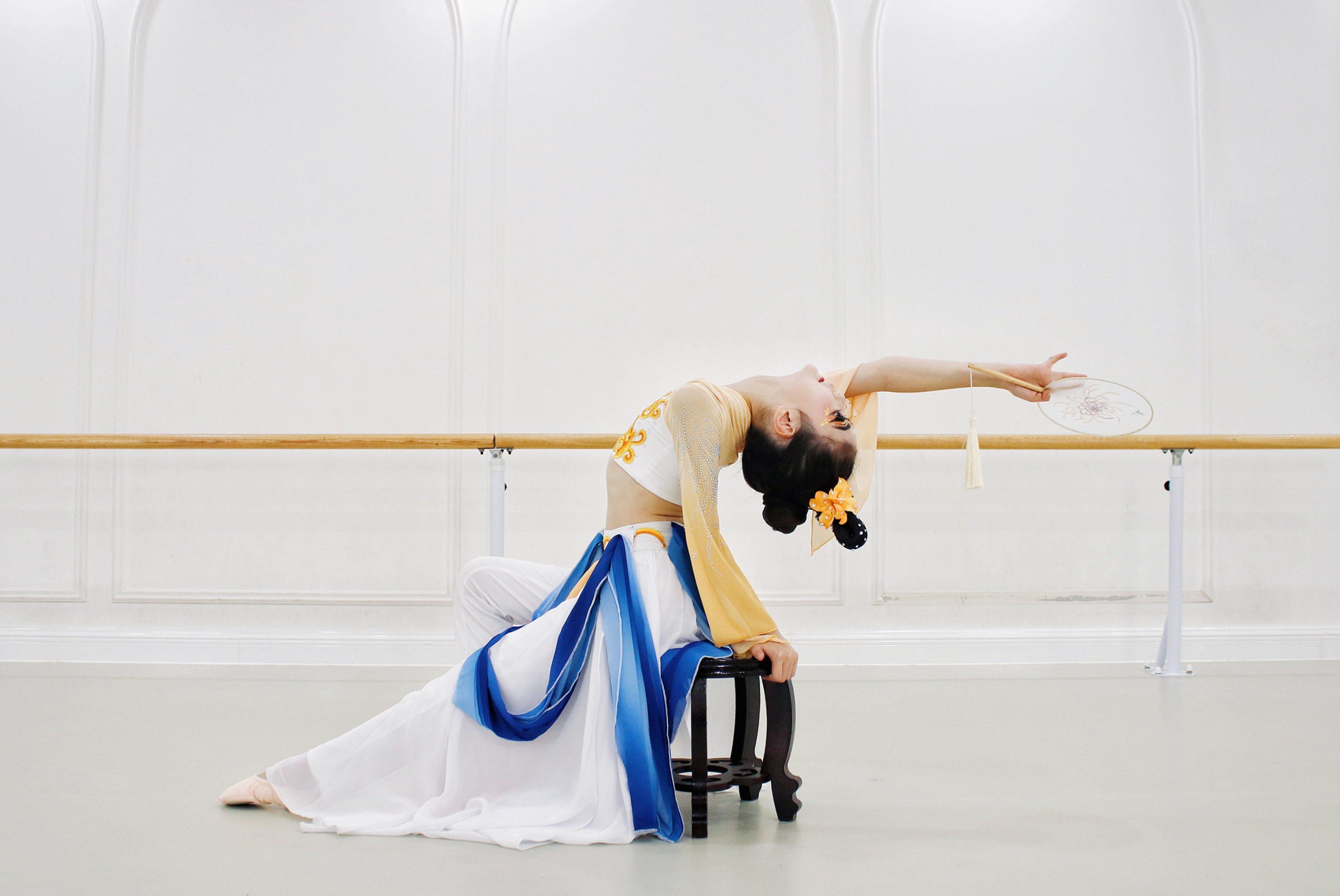 独舞剧照展示 > 豆蔻梢头