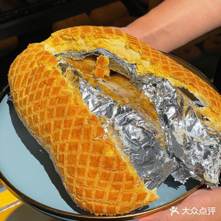 深圳美食😯太会啦！是谁把窑鸡塞进了菠萝包