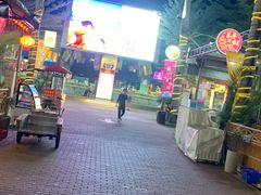 -三亚火车头万人海鲜广场