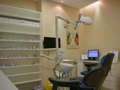 -瑞尔齿科(上海长风大悦城店)