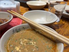 -老牌坊云南鱼豆花火锅(爱建店)
