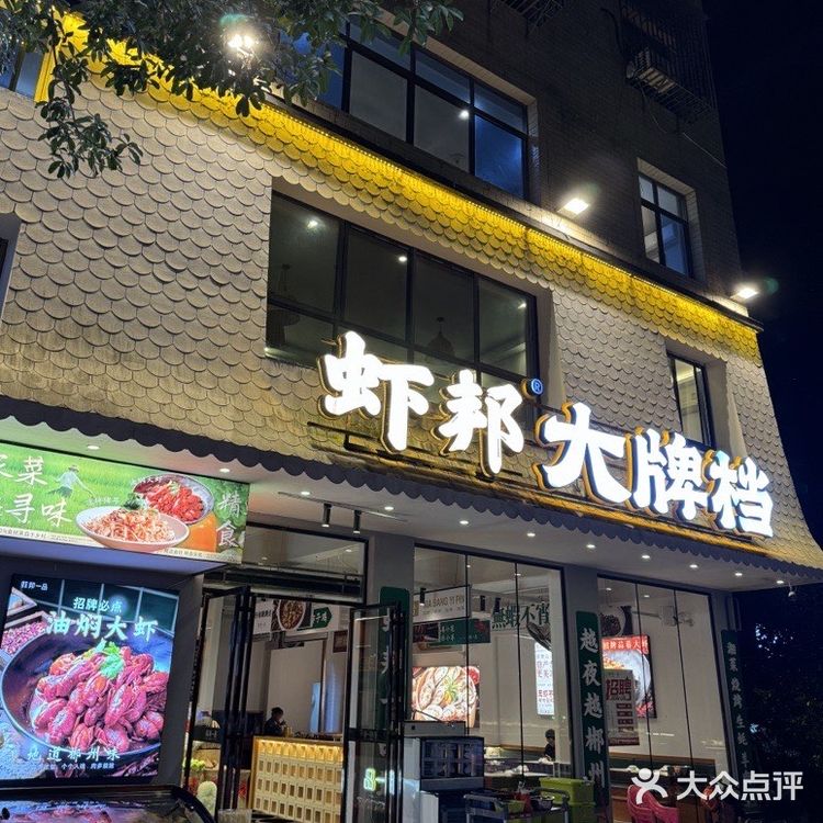 在裕后街吃过烧烤的就肯定知道他家，一到下午就开始爆满