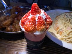 草莓奶昔-MI WU FACTORY米屋美食工厂餐厅(绿地店)
