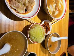 -八二小区抄手(龙湖上城天街店)