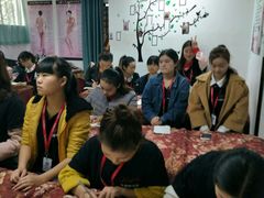 -贺加贝化妆美甲培训学校