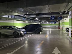 -虹桥火车站-停车场