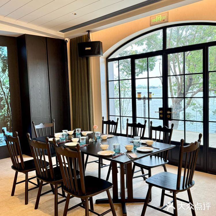武汉东湖270°无边际湖景餐厅美到窒息🌊