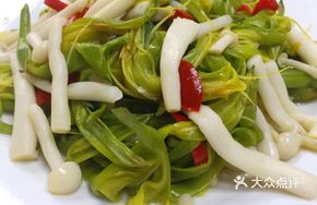 Stir-fried Yellow Flower with Enoki Mushrooms
