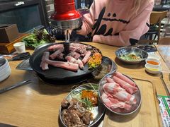 -江南猪肉商会无限续吃(弘大店)