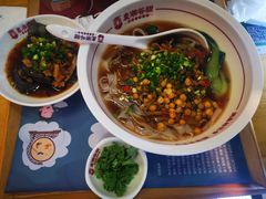 -呷佬·长沙手工米粉(金沙江路店)