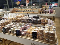 面包甜点陈列柜-小嘟来烘焙店