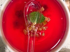 鲜火龙果冰粉-老佛爷铜炉蛙锅(海岸城店)