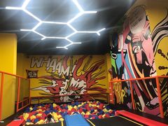 -爱蹦iBOON蹦床运动馆(江汉店)
