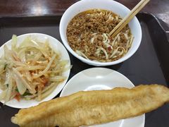 炸酱面-华中科技大学百景园(三楼酒店)