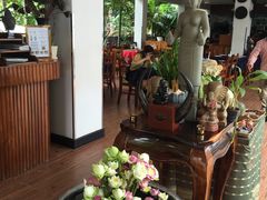-Neary Khmer Restaurant