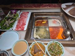 -巴渝瓦肆重庆鲜火锅(宝龙环湖店)