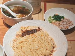 -荣家黄鱼面(前滩太古里店)