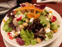 现切混合蔬菜沙拉-WOLFGANG PUCK KITCHEN & BAR(迪士尼小镇店)